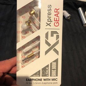 2 Xpress Gear  Headset/Ear Buds With Sonic Boom Base